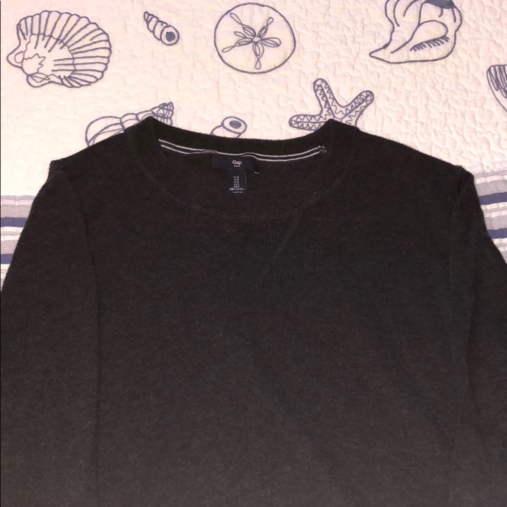 Gap sweater